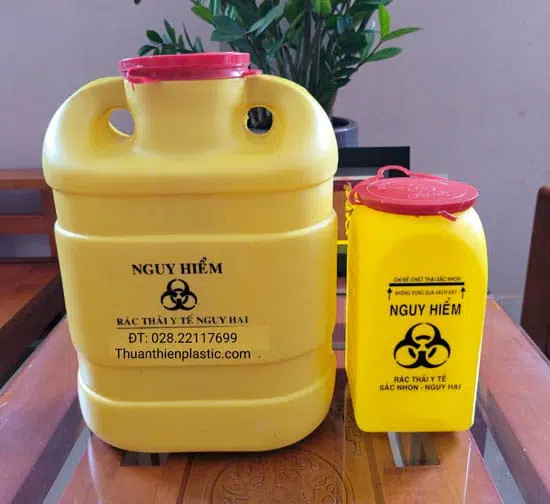 Hộp đựng vật sắc nhọn y tế màu vàng được phân phối bởi Thuận Thiên Plastic