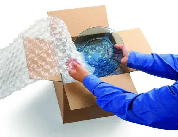 Sử dụng xốp khí bọc hàng chén dĩa và đồ dùng sành, sứ, thuỷ tinh tránh nứt, vỡ