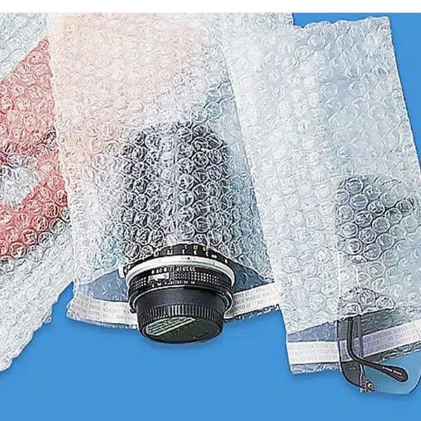 Sử dụng màng xốp đóng gói lens máy ảnh tránh rơi vỡ