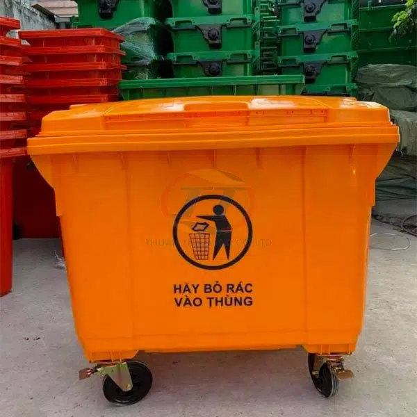 Thùng rác công cộng 660 lítcó thể tích lớn kèm 4 bánh xe đẩy linh động