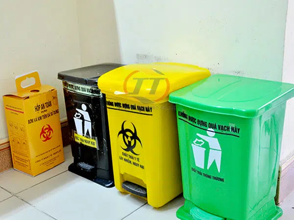 Thùng rác y tế 20 lít là sản phảm được nhiều phòng mạch tin dùng hiện nay