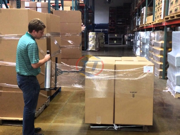 Màng PE quấn các Pallet hàng hóa, kiện hàng trong quá trình vận chuyển