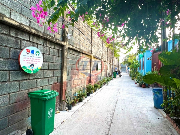 Thùng rác nhựa 120l màu xanh tạo cảm giác thân thiệt, sạch sẽ